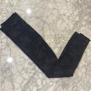 Spanx Camo Look at me now leggings size small
